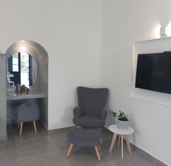 Anthonas Apartments