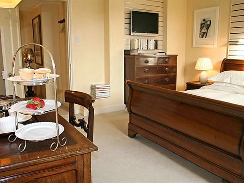تختخواب و صبحانه Oak House No 1