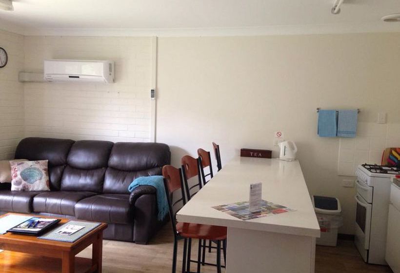 Emu Beach Chalets