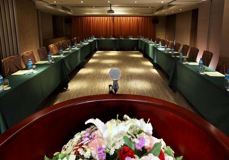 Park City Hotel   Luzhou Taipei