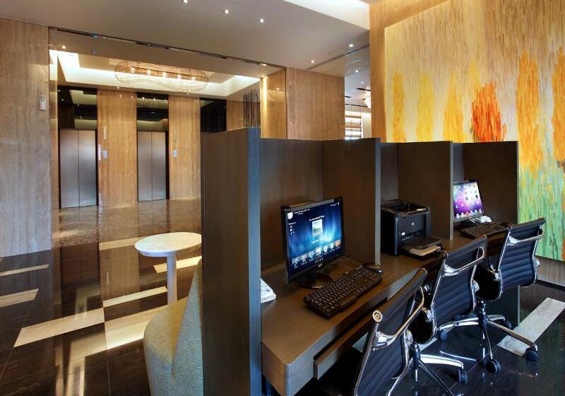 Park City Hotel   Luzhou Taipei