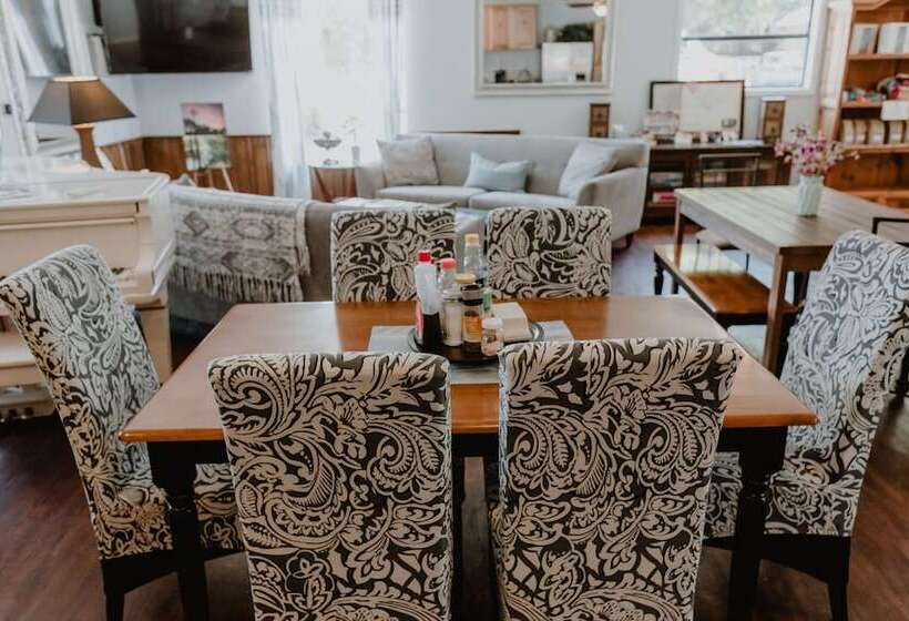 هتل Square Inn