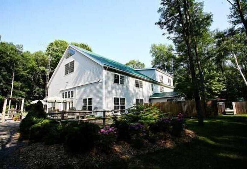 هتل Timber House Resort