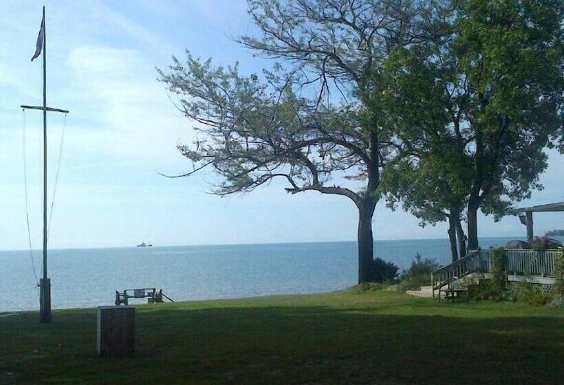 هتل Timber House Resort