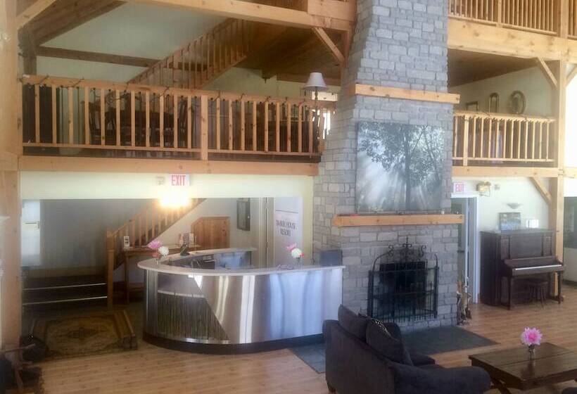 هتل Timber House Resort