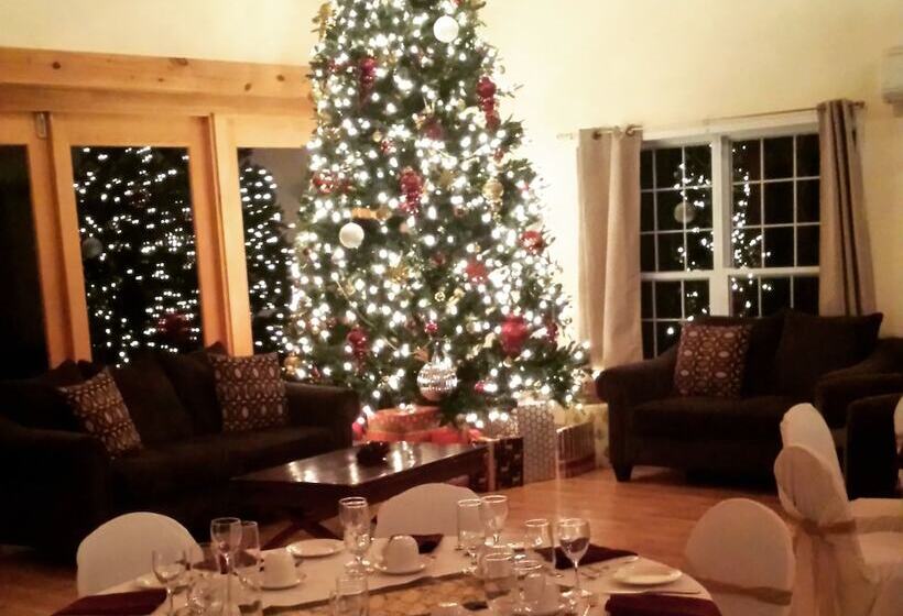 هتل Timber House Resort