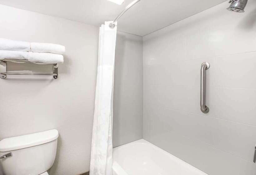 Отель Wingate By Wyndham Louisville Airport Expo Center