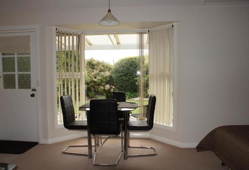 فندق على الطريق Shearwater Cottages