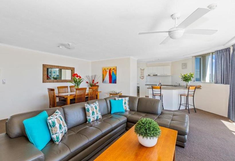 Rainbow Commodore Coolangatta