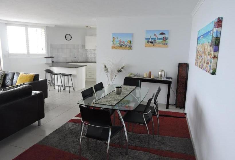 Rainbow Commodore Coolangatta