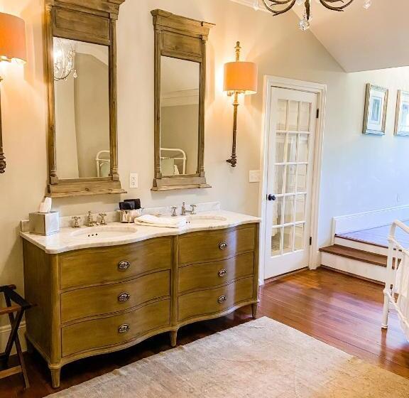 The Twelve Oaks Bed & Breakfast