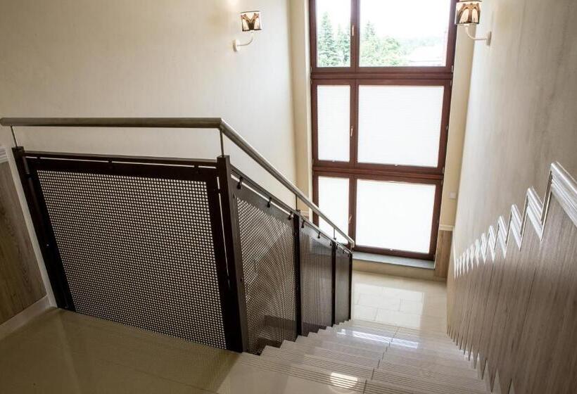تختخواب و صبحانه Dworek W Płoni