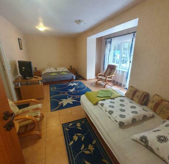 تختخواب و صبحانه Karkoz