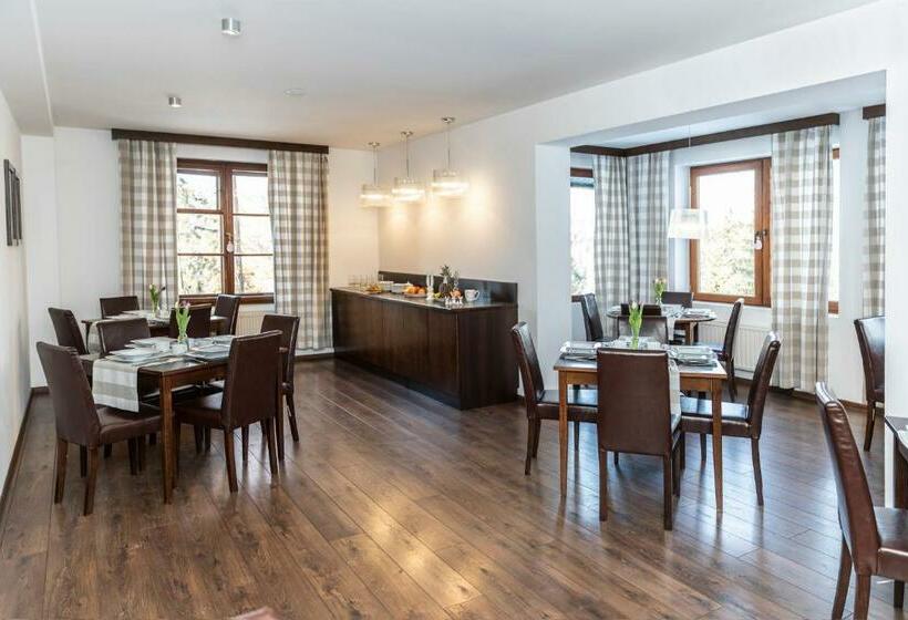 تختخواب و صبحانه Willa Hyrny