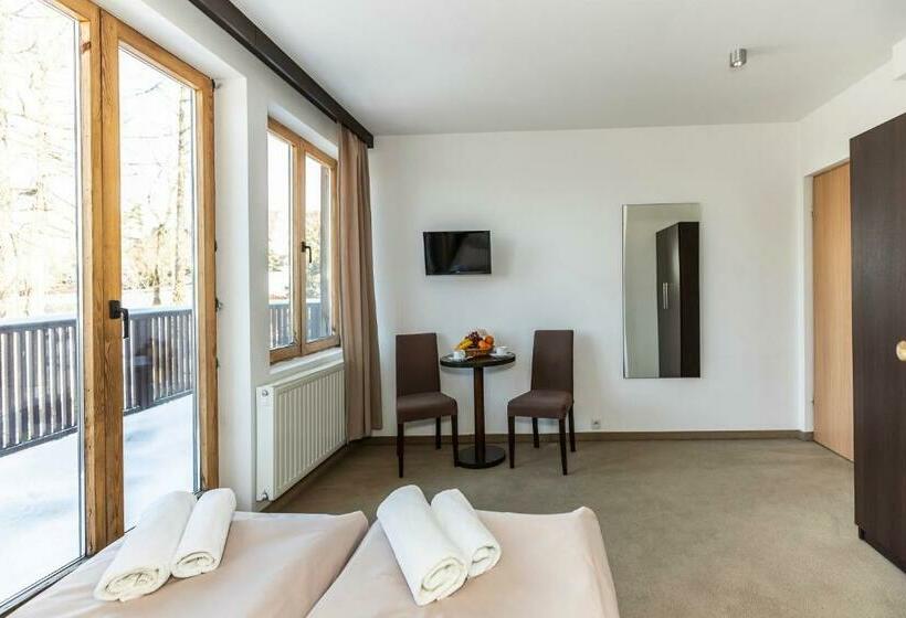 تختخواب و صبحانه Willa Hyrny