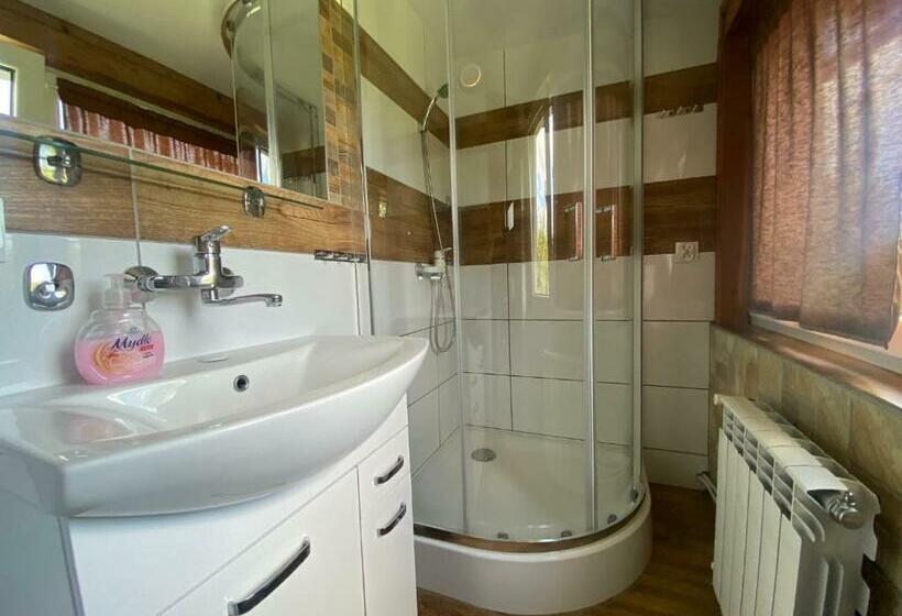 Bed and Breakfast Zajazd Tadeo