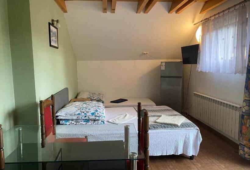 Bed and Breakfast Zajazd Tadeo