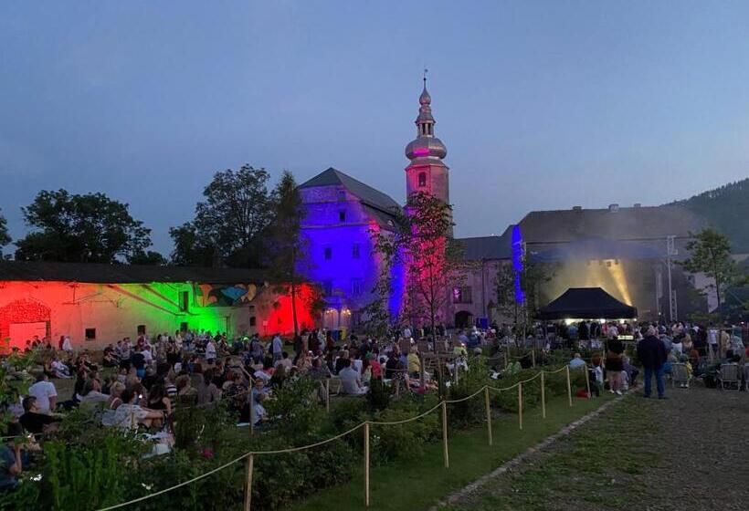 호텔 Zamek Sarny   Schloss Scharfeneck