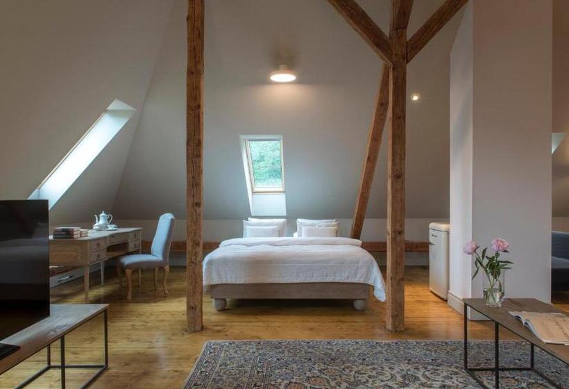 호텔 Zamek Sarny   Schloss Scharfeneck