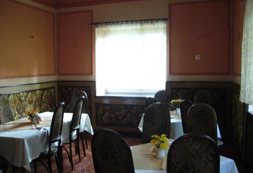 Пансион Karet Obiekt Hotelowy