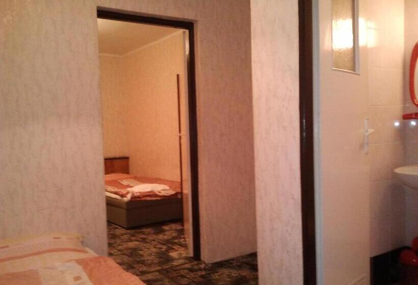 Пансион Karet Obiekt Hotelowy