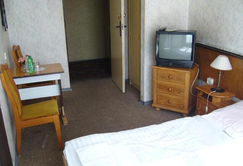 Пансион Karet Obiekt Hotelowy