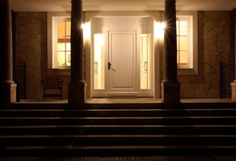 پانسیون Villa Julia