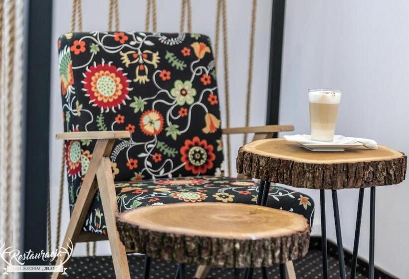 ユースホステル Pokoje Hotelowe Nad Jeziorem Jelen