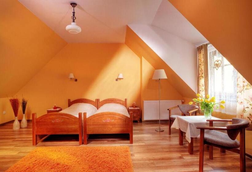 تختخواب و صبحانه Chata Cyborga