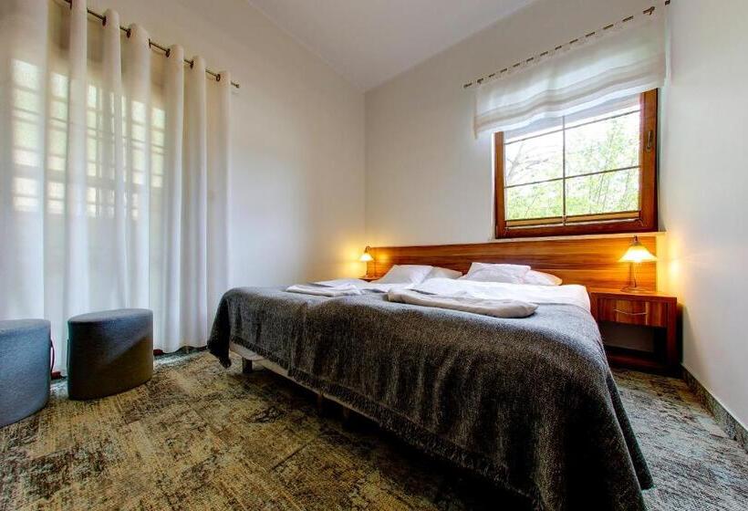 Bed and Breakfast Pod Debem Kompleks Zeglarsko Rekreacyjny