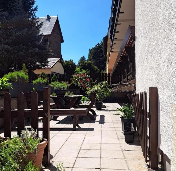 تختخواب و صبحانه Willa Celina