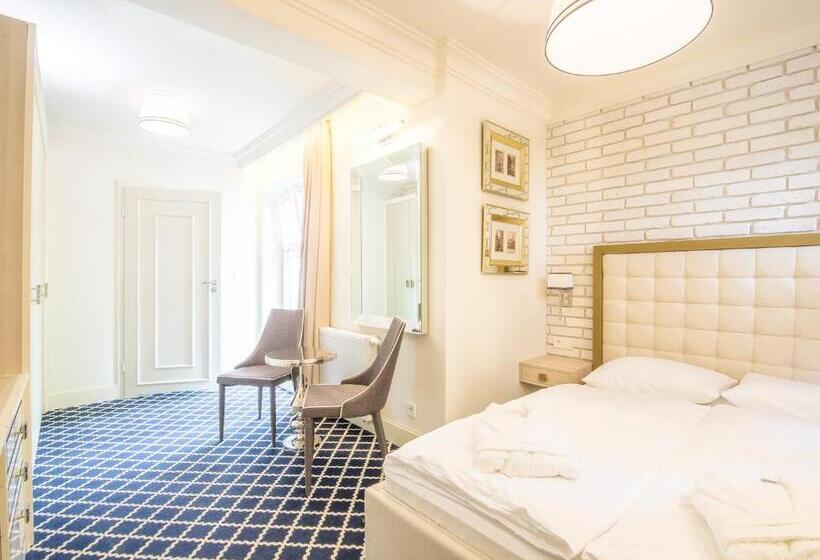 تختخواب و صبحانه Willa Legenda Hotel Adults Only