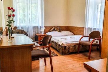Dworek Brodowo Restauracja Hotel Przyjęcia