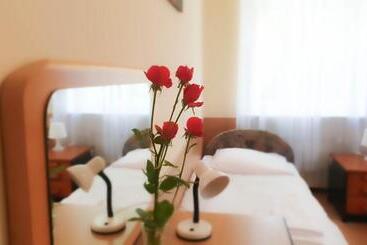 Dworek Brodowo Restauracja Hotel Przyjęcia