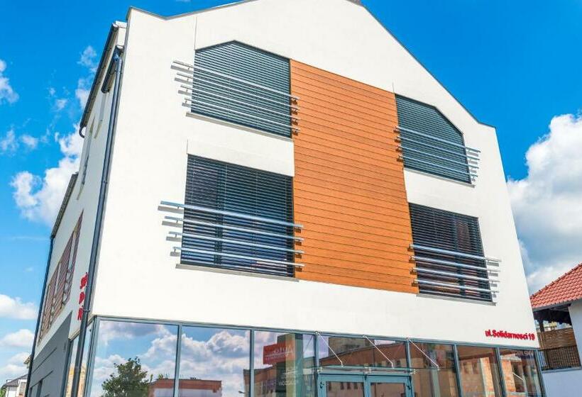 בית מלון כפרי Noclegijarocin Bed & Breakfast