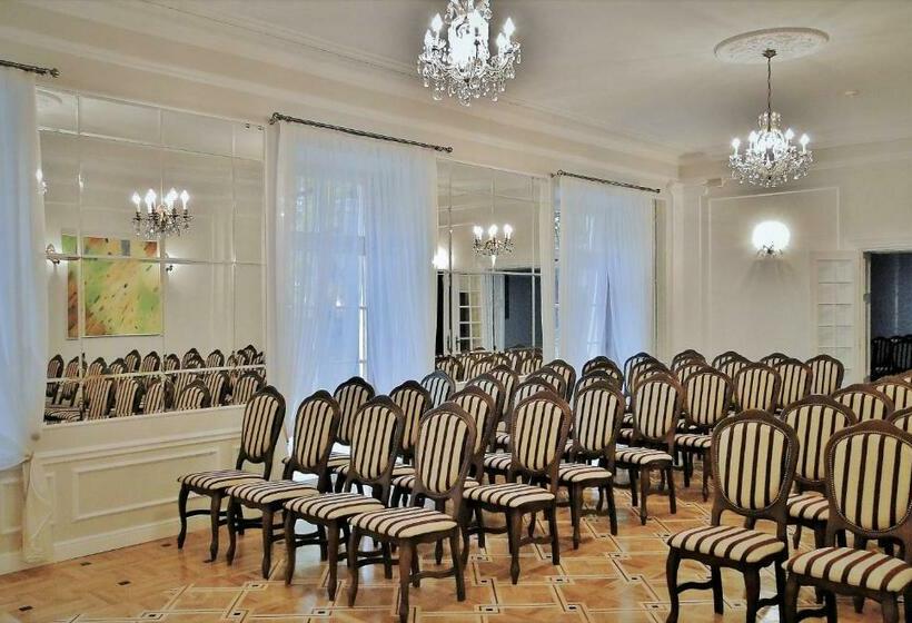 בית מלון כפרי Pałac Kobylin