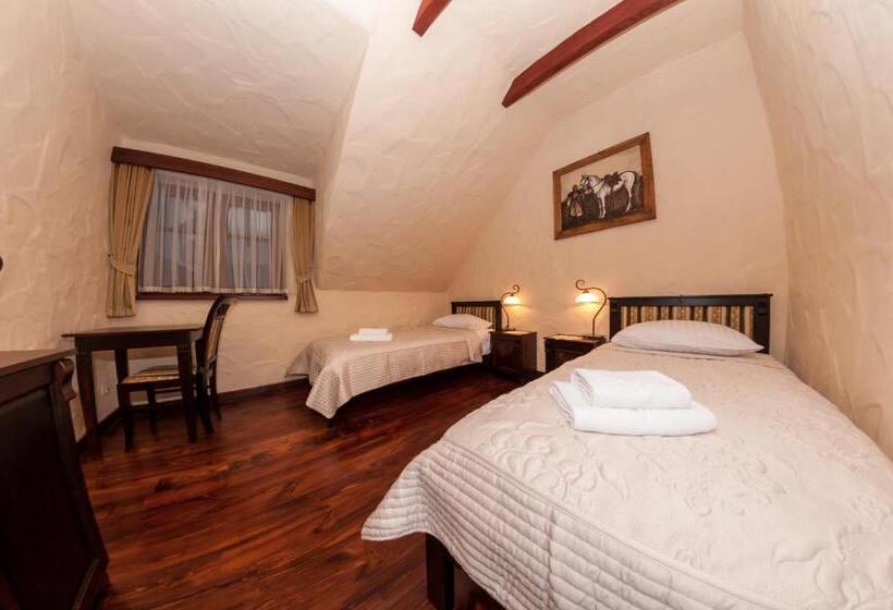 ホテル Stanica Kresowa Chreptiów