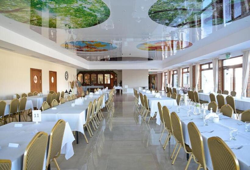 リゾートホテル Wichrowe Wzgórze Chmielno