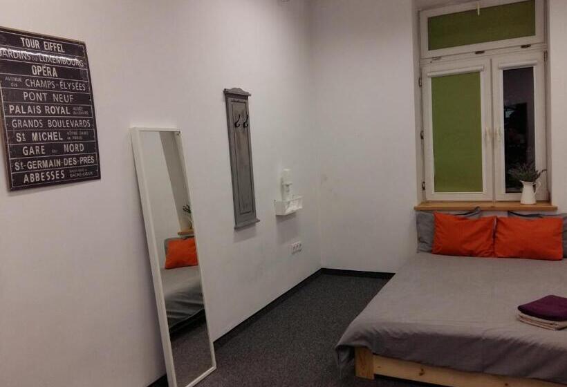هاستل Master Corner Apartment