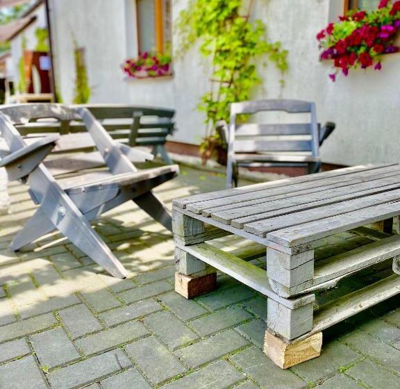 تختخواب و صبحانه Old Tree Home & Restaurant