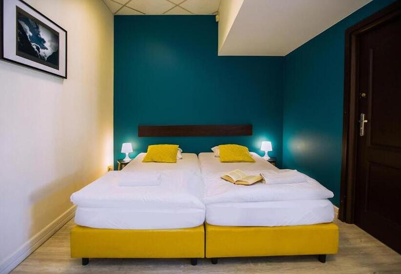 Hello Hostel & Apartments