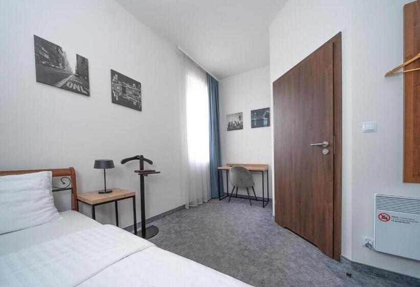 בית מלון כפרי Kelman Inn Global Nowa Sól