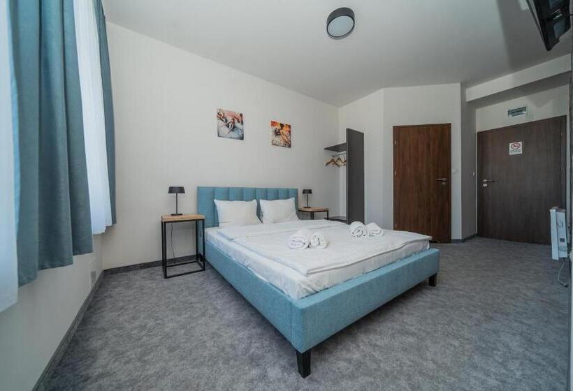 בית מלון כפרי Kelman Inn Global Nowa Sól