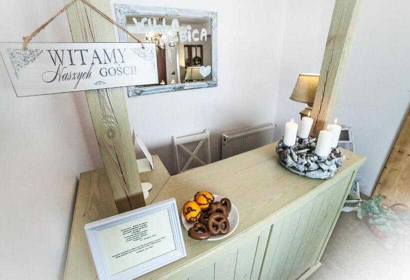 تختخواب و صبحانه Willa Izbica Karpacz