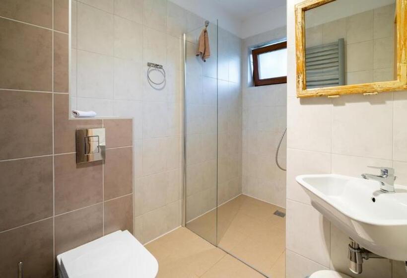 تختخواب و صبحانه Willa Izbica Karpacz