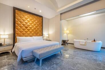 هتل Phukalini Luxury Pool Villa & Onsen Sha Plus Certified