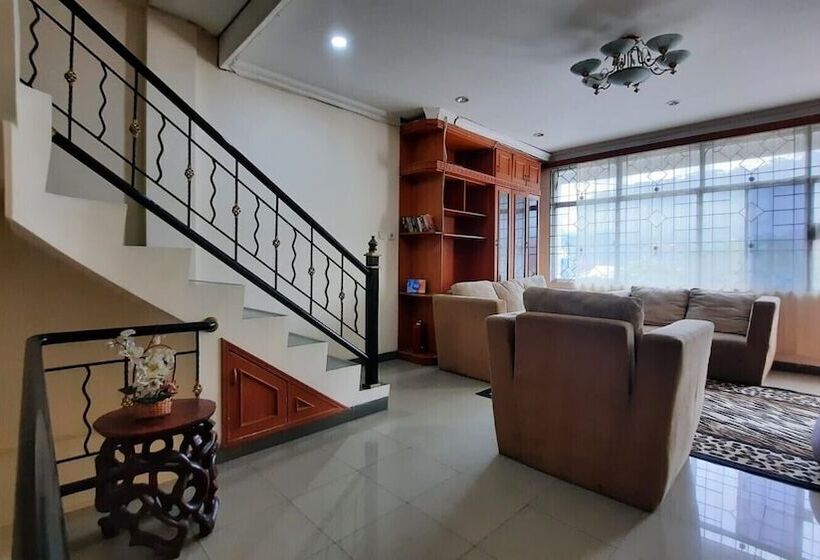 پانسیون Go Hard Or Go Home Surf Lodge