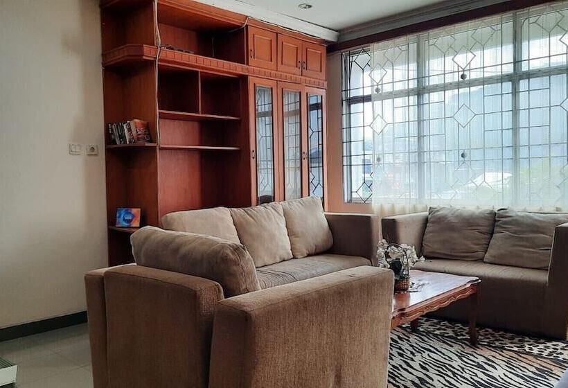 پانسیون Go Hard Or Go Home Surf Lodge