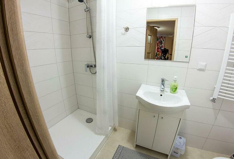 פנסיון Noclegi Pokoje Gościnne Kwatery Pracownicze Dobranocka