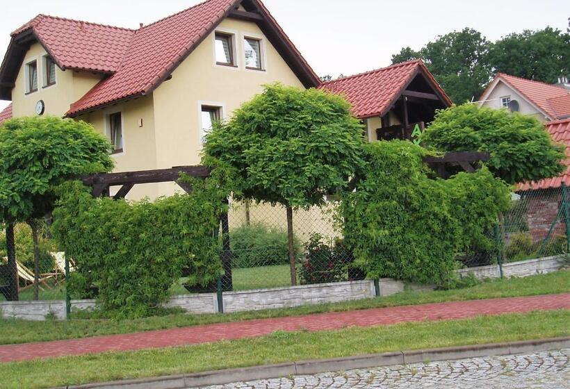پانسیون Willa Axla Z Werandą Ogrodem I Parkingiem